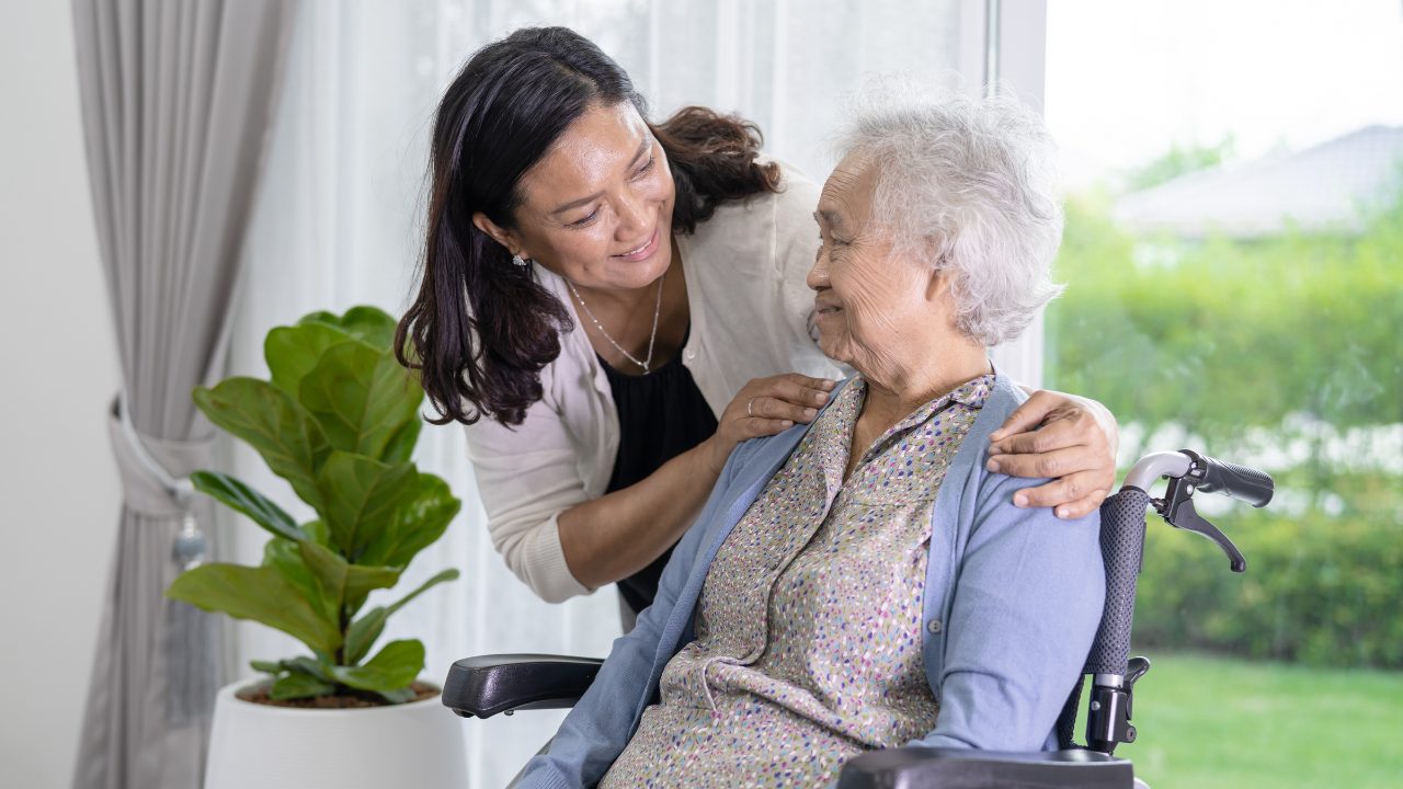 How to Hire Senior Caregivers [+ 20 Interview Questions]